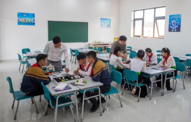 eliseslight's tweet photo. "COMMUNISM STARVES ITSELF?"🙄
FREE EDUCATION in 1 of the poorest provinces on Vietnam's border looks like this.
The project comprises 229 boarding schools for all levels, creating conditions for the comprehensive development of education in 229 land border communes.🇻🇳 https://t.co/ws0GuLL4la