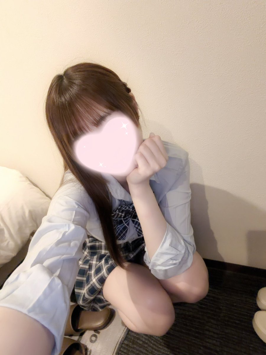 j852e's tweet photo. スカートは短いけどテスト勉強こつこつやるタイプです♡ https://t.co/P8xfbQHR8k