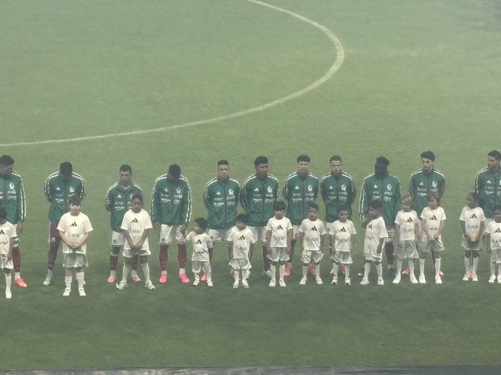 DavidFaitelson_'s tweet photo. Gran ambiente en Toluca…
La selección “se despide” para irse a su propio Mundial… https://t.co/b1kPqIfjkG