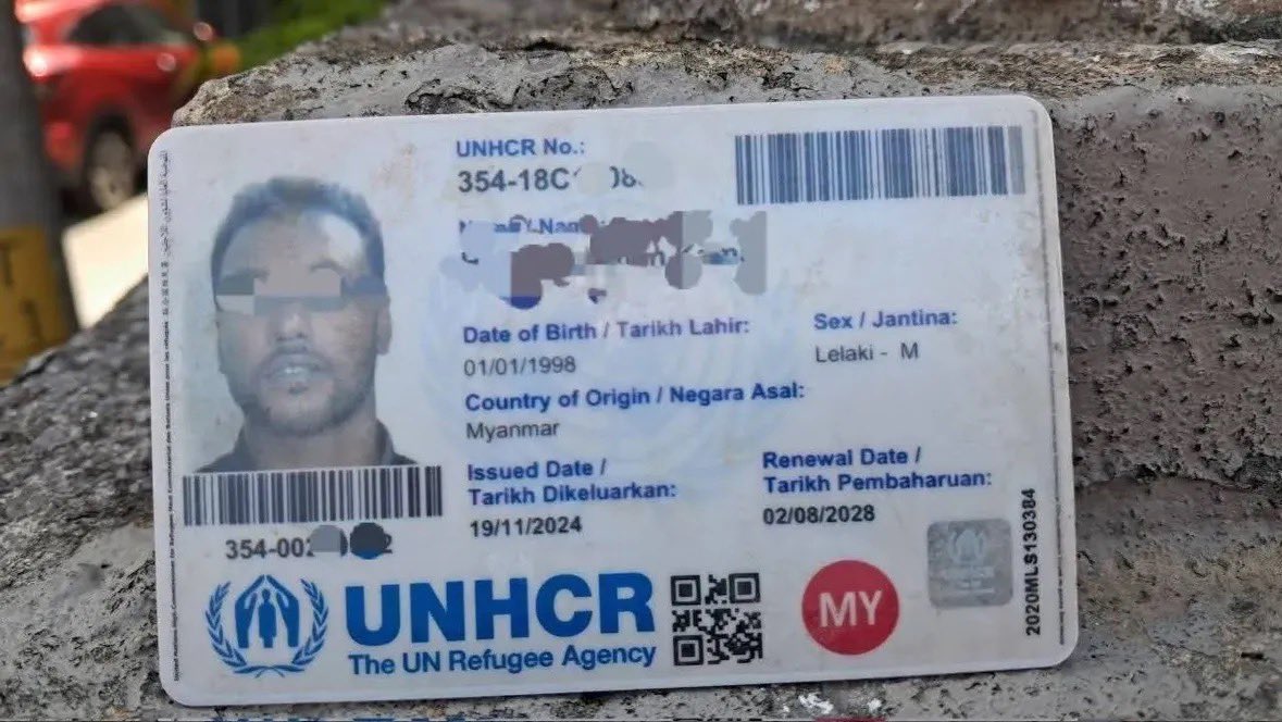 kamaghul's tweet photo. Kad UNHCR ni sekali dengan lesen memandu ke?￼ kalau kes macamni boleh claim insurance ke? 😅 https://t.co/EF4zbd5zFI