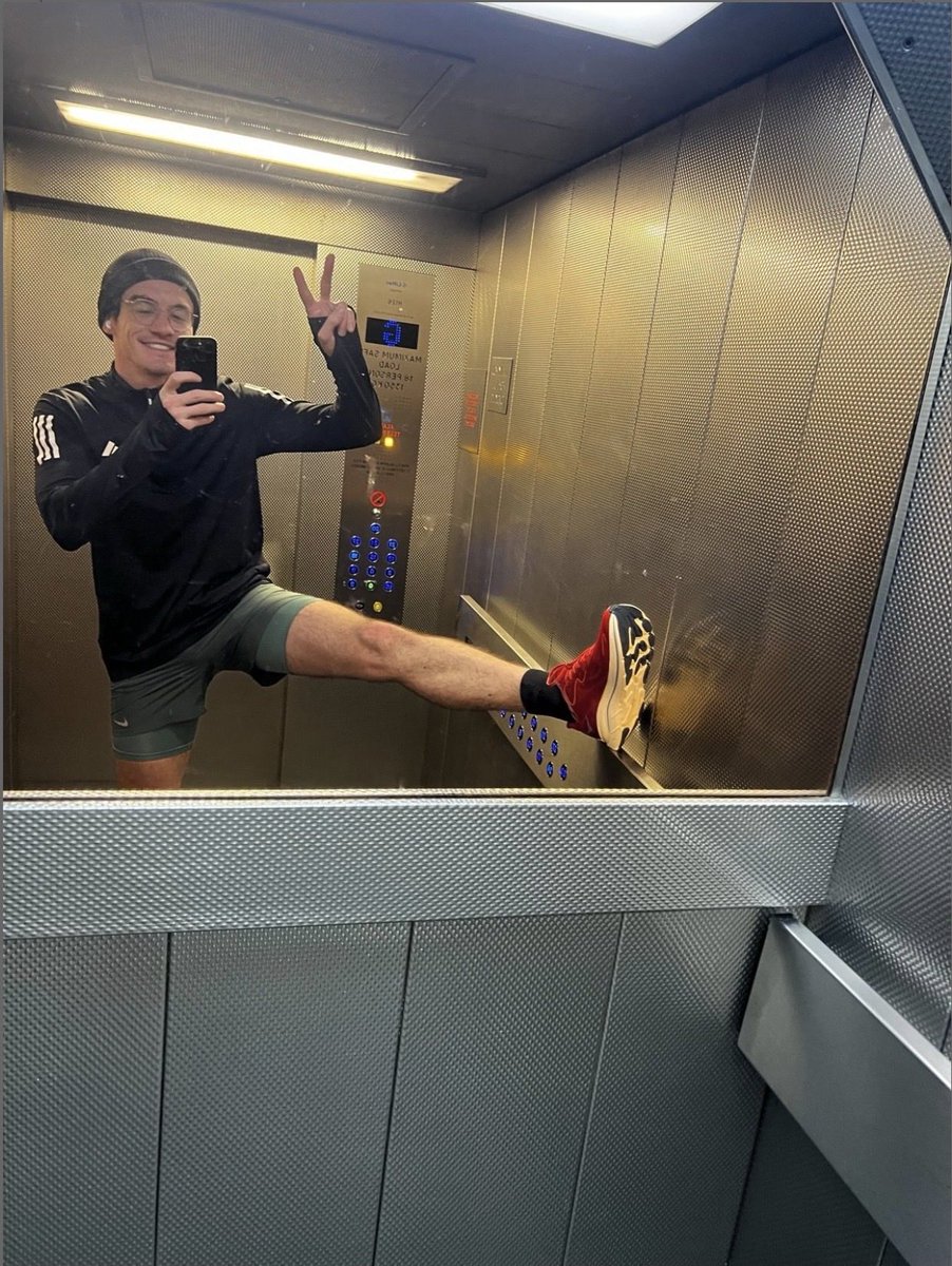 starzantingz's tweet photo. Dónal wearing shorts thread: https://t.co/TS2FVKeQMI