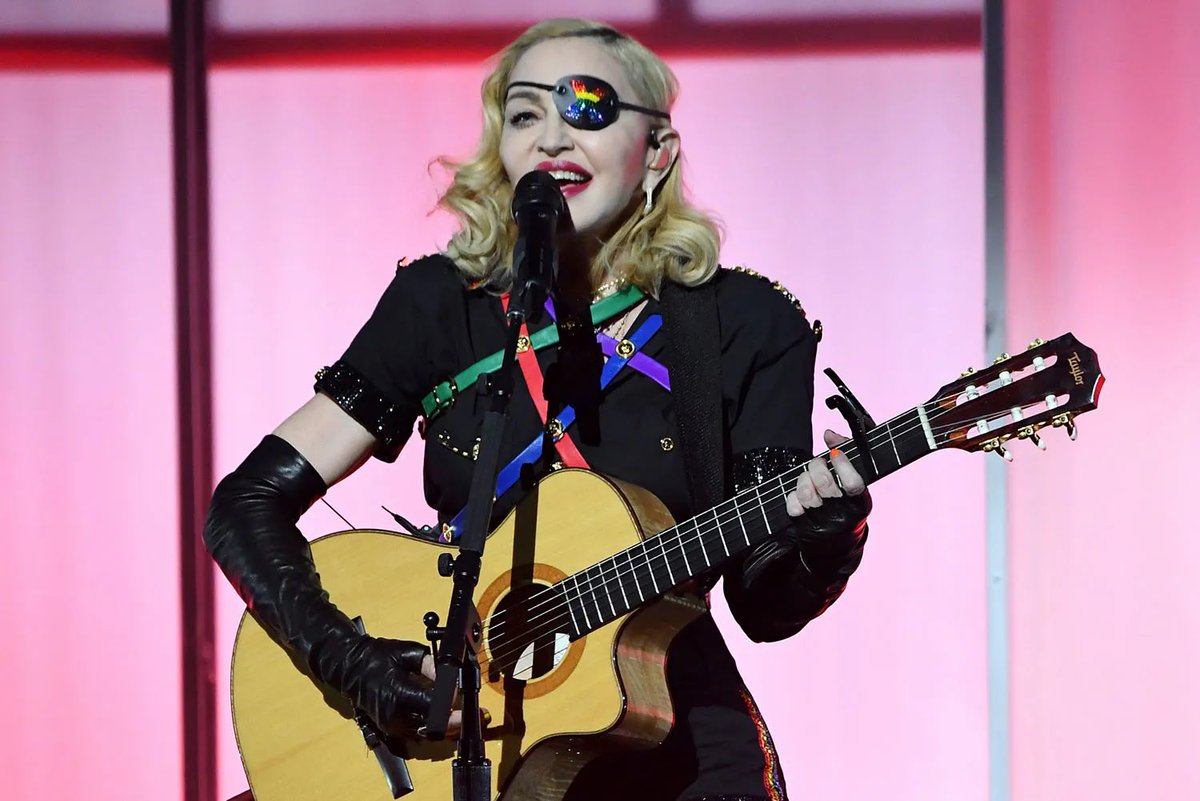 perigo__'s tweet photo. nenhuma outra artista tem celebrado o #PrideMonth como a Madonna. a mulher faz o que pode pra levantar nossa bandeira, trazer visibilidade e lembrar do público que fez dela a Rainha do Pop. ainda que hoje parte desse público ignore isso, ela não nos abandona 🏳️‍🌈🏳️‍⚧️ https://t.co/N3uDJKkZ6i