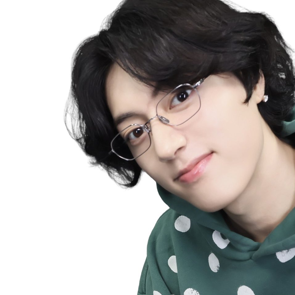 이테 tweet media