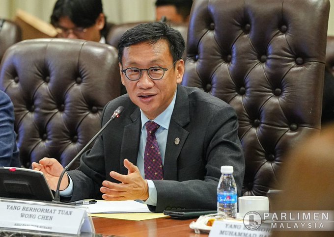 NewsBFM's tweet photo. The Prime Minister’s Department’s Implementation Coordination Unit will take over the management of parliamentary allocations for Subang and Petaling Jaya.

It said the allocations will still be channelled to the constituencies despite their MPs being barred from accessing the MyKhas portal.