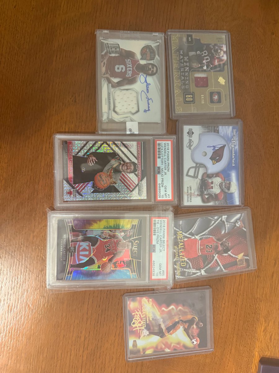 TwitfishCatcher's tweet photo. @1600cards @AbjCards Kobes are rare most numbered. Some as low as /8…. Follow back to discuss via DM https://t.co/bTPEc2ubDD