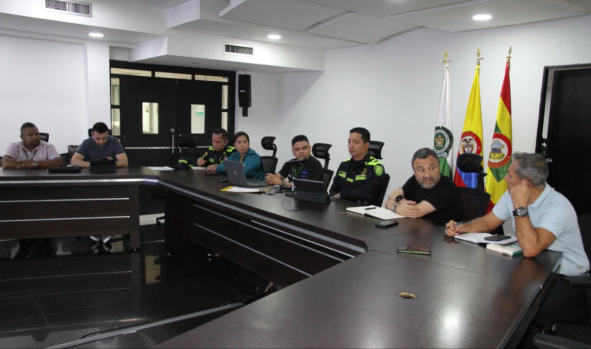alcaldiabquilla's tweet photo. Nos reunimos con las autoridades para planificar el dispositivo de seguridad frente a la final entre Junior y Nacional.

Se instalará un PMU desde este lunes a las 3:00 p.m., y se desplegarán reacciones de @PoliciaBquilla y @Ejercito_Div1 en puntos críticos y de gran afluencia. https://t.co/4DjRakkzL4
