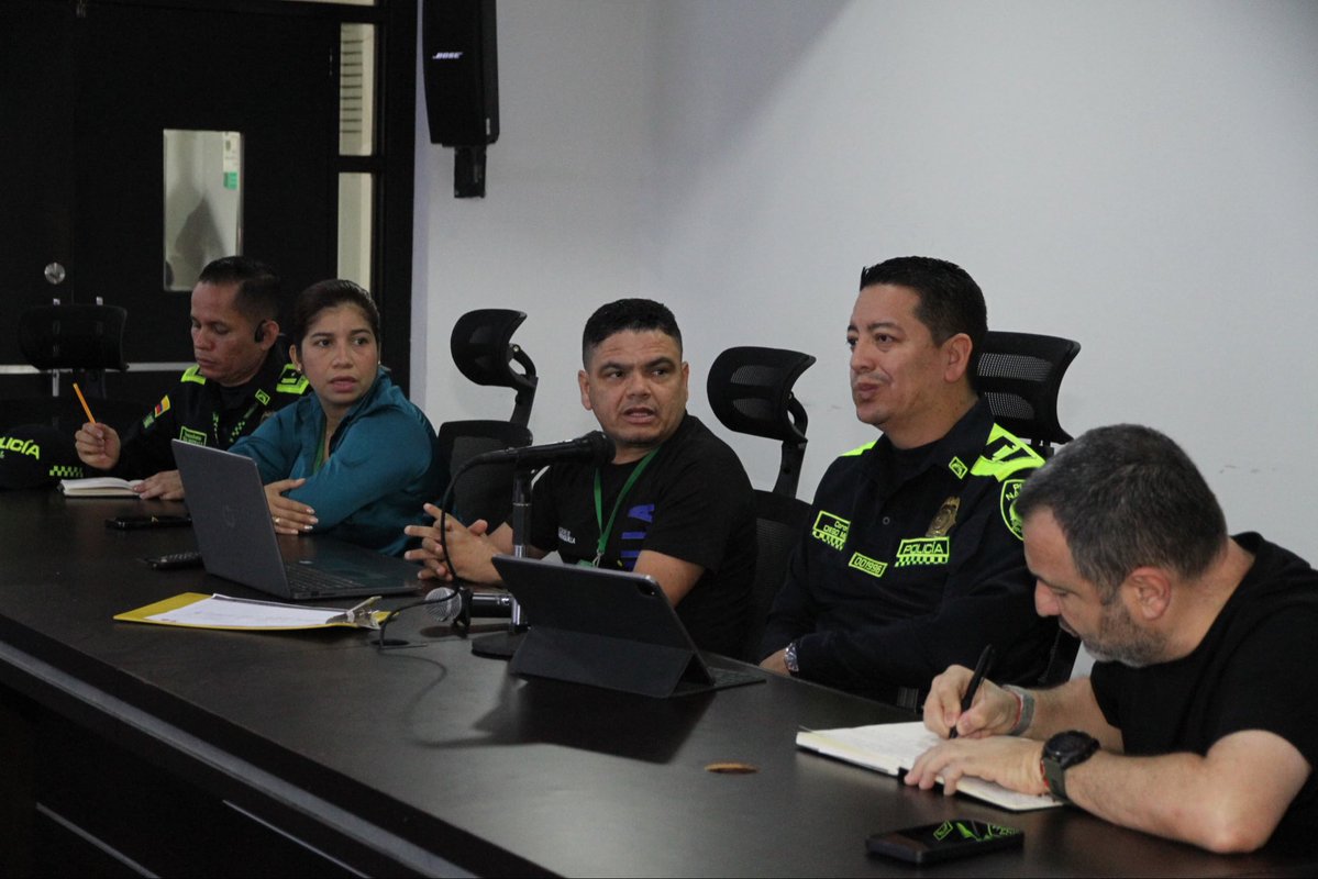 alcaldiabquilla's tweet photo. Nos reunimos con las autoridades para planificar el dispositivo de seguridad frente a la final entre Junior y Nacional.

Se instalará un PMU desde este lunes a las 3:00 p.m., y se desplegarán reacciones de @PoliciaBquilla y @Ejercito_Div1 en puntos críticos y de gran afluencia. https://t.co/4DjRakkzL4