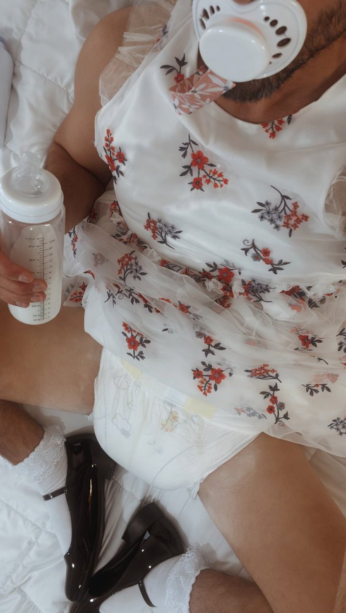 lilbabyryland's tweet photo. I miss this dress so much 😭
#abdl #diaper #sissy #mommy #adultbaby https://t.co/Zsk1IZNQMn