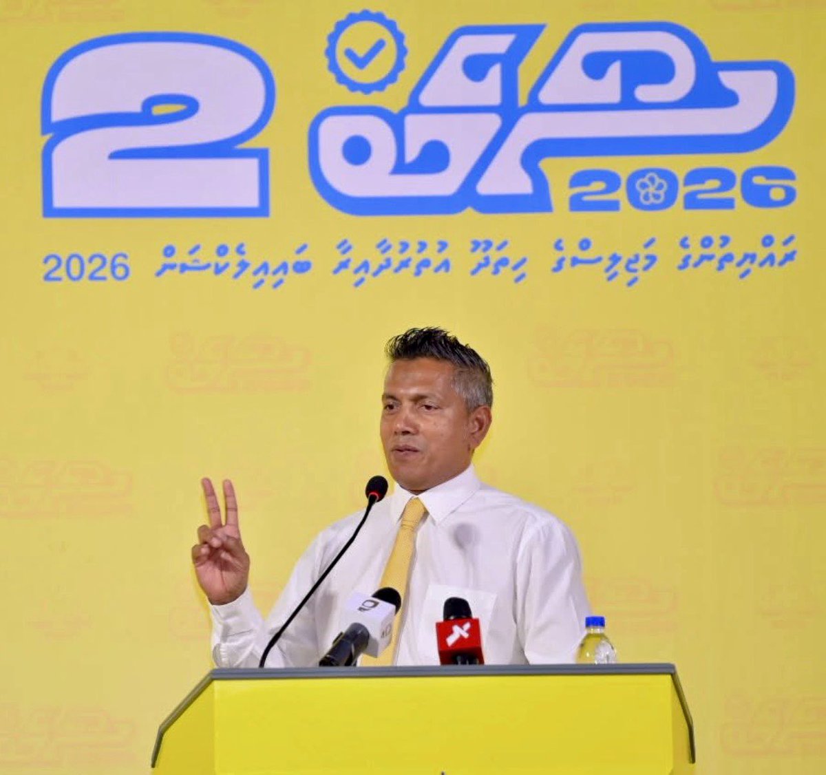lucasjalyl's tweet photo. ރައްޔިތުންގެ މަޖްލިސް އަށް އެ އަންނަނީ މެންބަރެއް ނޫން
އިދިކޮޅު ލީޑަރެއް 

އައްޑޫގެ ލީޑަރެއް ހުންނަ މަޖްލީހެއް ސަރުކާރު ޒިންމާދާރު ކުރާނެ

ސޯބެ މަޖްލީހަށް ވަނުމަކީ މި ސަރުކާރު ބަދަލުވުމުގެ ފެށުން 

#VoteSobe https://t.co/tY138EbKMG