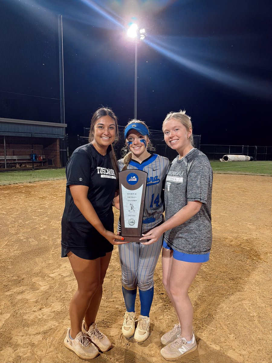 sophwools's tweet photo. Region Champs !!! 💙🏆
@ChloeWools with the walk off homerun in the bottom of the 7th! I am so proud of these girls! Let’s go @tuskysoftball !!!! https://t.co/WVYoeCEjiZ