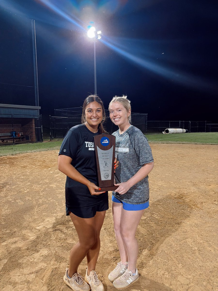 sophwools's tweet photo. Region Champs !!! 💙🏆
@ChloeWools with the walk off homerun in the bottom of the 7th! I am so proud of these girls! Let’s go @tuskysoftball !!!! https://t.co/WVYoeCEjiZ