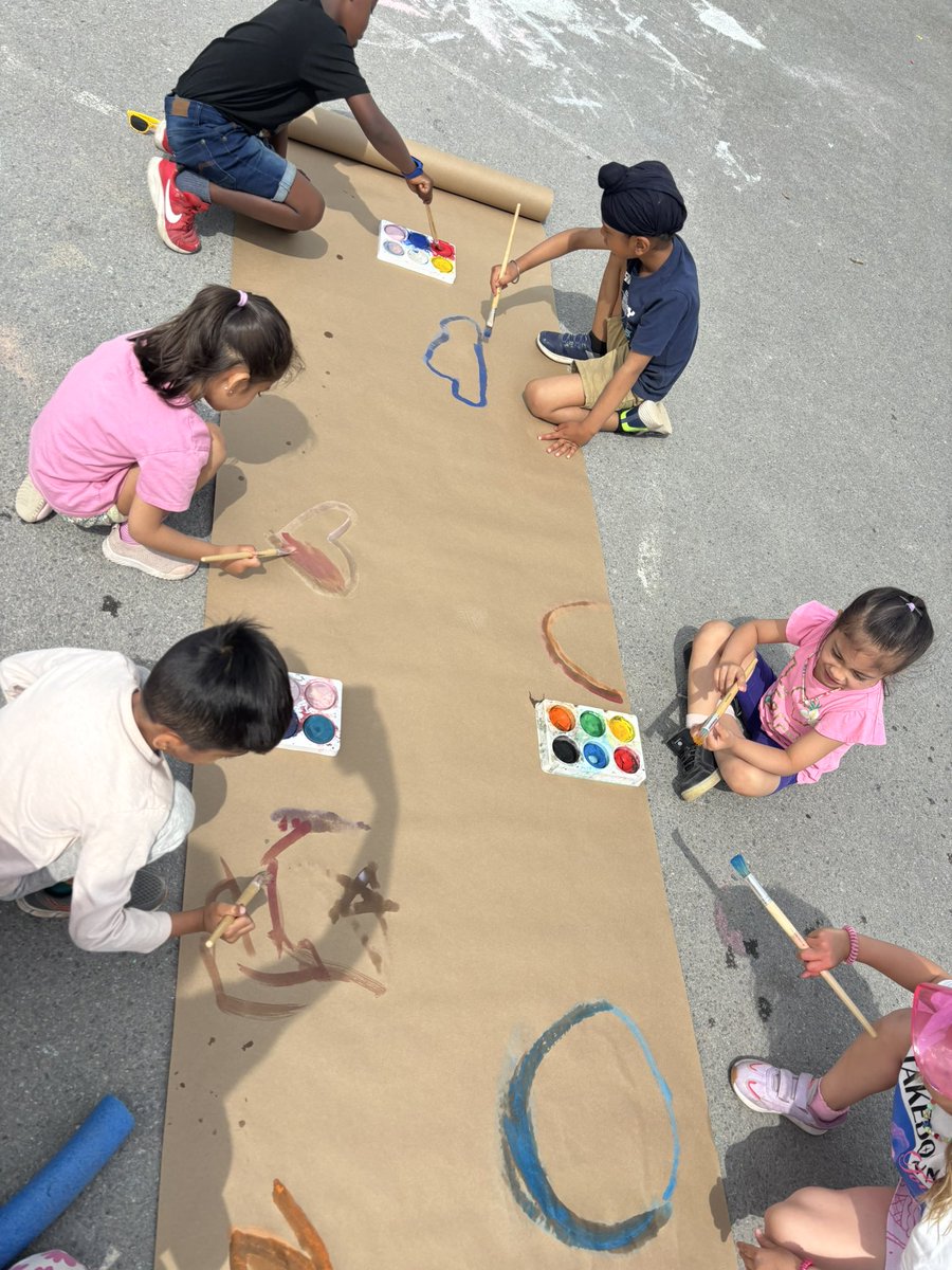 allisapowney's tweet photo. After a long winter, it feels so great taking our centres outdoors! โ๏ธ๐จ Kindergarten artists worked together to create beautiful murals filled with creativity, teamwork, and colour. #OCSB #KindergartenLearning #ocsbart @BernadetteOCSB https://t.co/lDJAlFkZRP