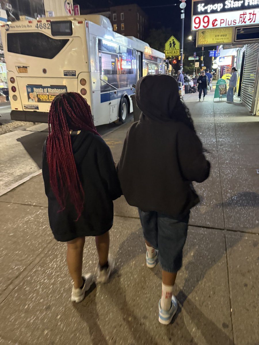 SuchislifeCee's tweet photo. Spring nights with my babies 🥹🩷 https://t.co/ak2XKpEVtE