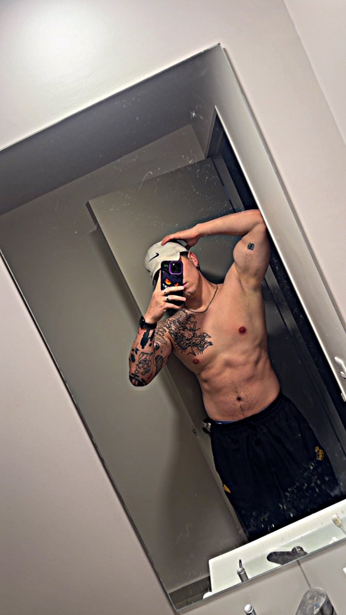 alexzanderrr_'s tweet photo. Buenas noches 🐈‍⬛ https://t.co/zUMwFQfmCF