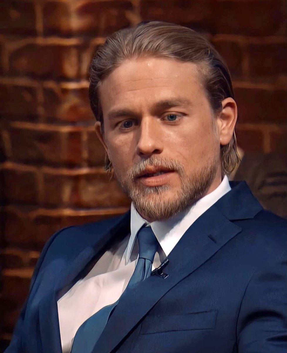 akkoakko2's tweet photo. Charlie Hunnam https://t.co/lfBOdgPPau