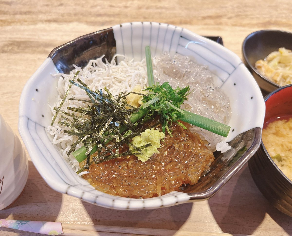 sandy_aloha's tweet photo. 腰越の「しらすや」さん

三色丼、美味しいです🤤✨
オススメします！

#bn847 https://t.co/dDSLkHQArj