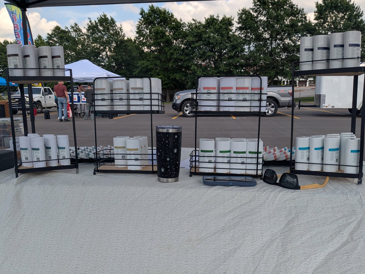 chrisbolas's tweet photo. oh you know, we out here selling https://t.co/t95AvmPYZ9