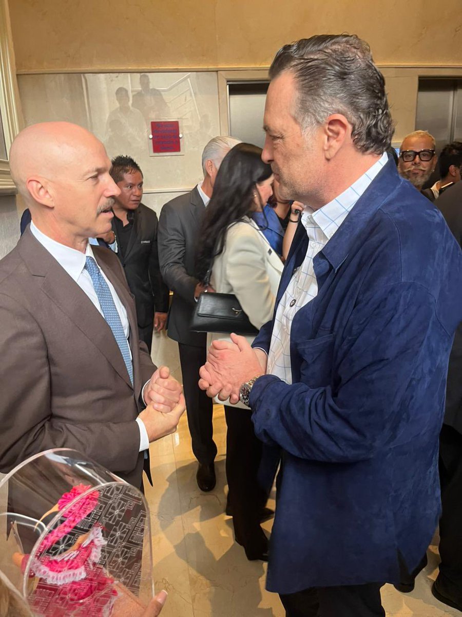 NoruegaMexCA's tweet photo. El @EmbNorMexCA Dag Nylander participó en el panel Industria, Energía y Futuro Sostenible con el gobernador de Querétaro @makugo donde compartió la experiencia 🇳🇴 en seguridad energética, transición energética e innovación… https://t.co/ggVkUDrqgh