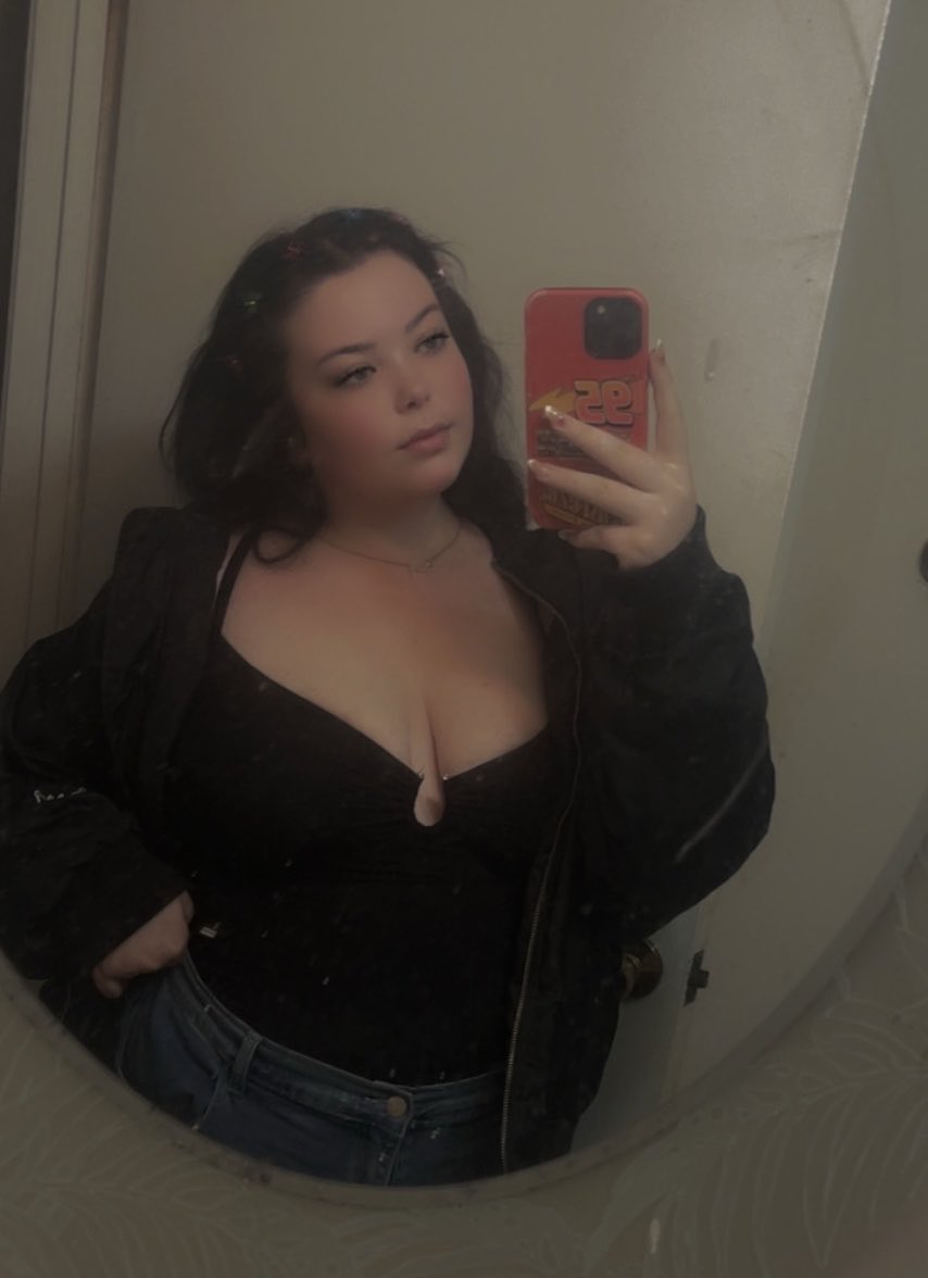 Fall4hazel3's tweet photo. Your expensive addiction 

Findom•finsub• https://t.co/hRkZoS9bpE