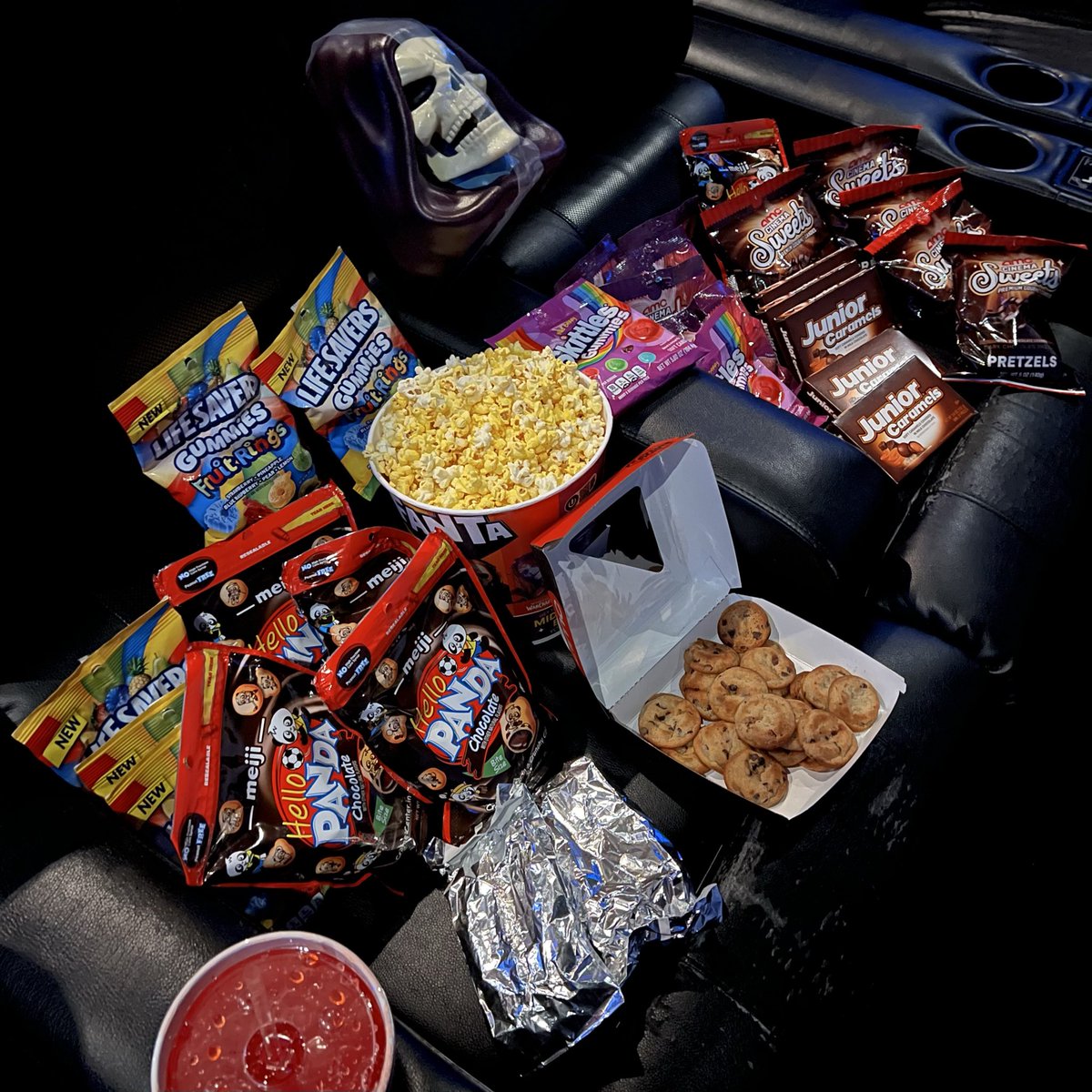 KevinSunJr's tweet photo. $AMC #AMC @AMCTheatres 

Shout out to @charligiirl who contributed to this one. 🫡 
I ride with you!

#MastersOfTheUniverse

#AMC4April

[Most of the merch is sold out. I got the last skull] 😵‍💫 https://t.co/jCtB0XsG75