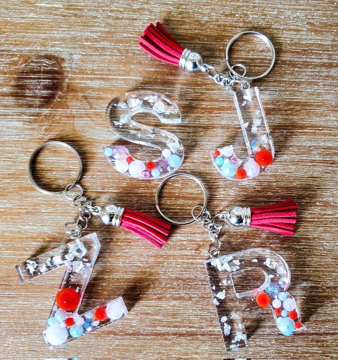 MinimalAbstrac1's tweet photo. Pearl Resin Initial Keychains 🌟✨️🌈
https://t.co/tA5cjcv2Af
#etsyshop #handmadehour #uniquegifts #giftsforfriend #womaninbizhour #CraftBizParty #SummerVibes #SpringMagic #Pearl #accessories #Keychains #Rainbow #personalizedgifts #ThursdayMood #TBThursday https://t.co/ce9sASletu