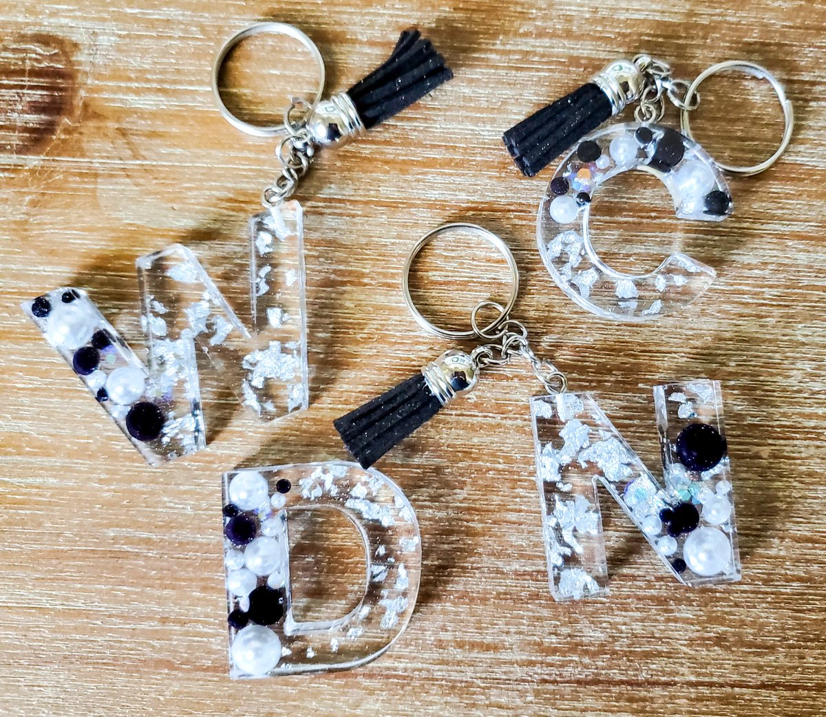 MinimalAbstrac1's tweet photo. Pearl Resin Initial Keychains 🌟✨️🌈
https://t.co/tA5cjcv2Af
#etsyshop #handmadehour #uniquegifts #giftsforfriend #womaninbizhour #CraftBizParty #SummerVibes #SpringMagic #Pearl #accessories #Keychains #Rainbow #personalizedgifts #ThursdayMood #TBThursday https://t.co/ce9sASletu