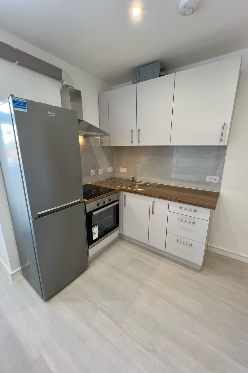LmestatesLondon's tweet photo. Bedsit studio flat to let £1100 includes all bills and c/tax Greenford UB6 0HL 
For viewings call 
☎️ 02084239116 
London metropolis estates https://t.co/wAIHhgevry