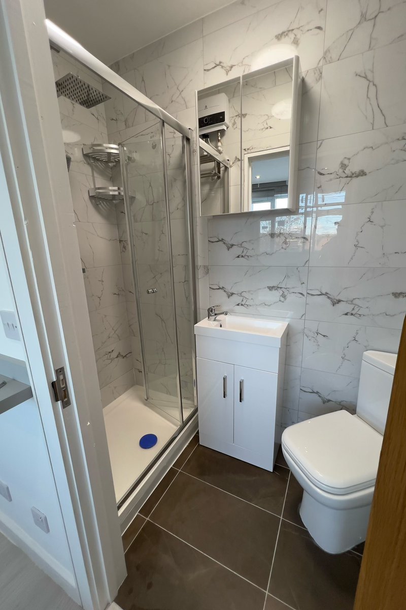 LmestatesLondon's tweet photo. Bedsit studio flat to let £1100 includes all bills and c/tax Greenford UB6 0HL 
For viewings call 
☎️ 02084239116 
London metropolis estates https://t.co/wAIHhgevry