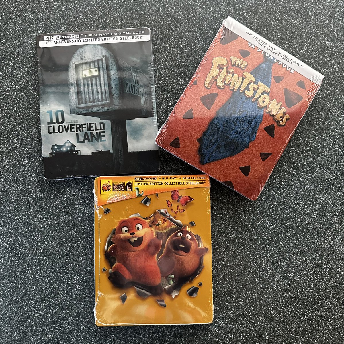Cody_WMS's tweet photo. All of this week’s new releases finally made it in! #newmovies #4kbluray #steelbook https://t.co/0fVKhx2PF9