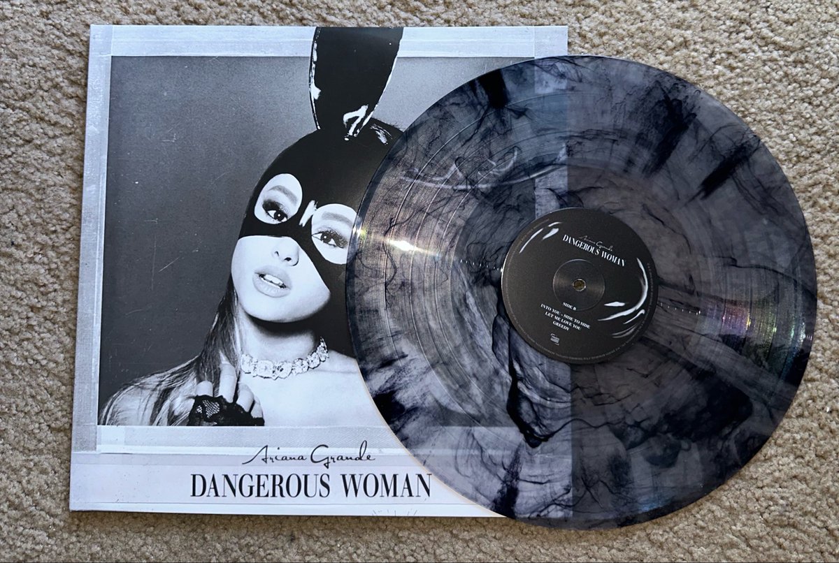 braverisms's tweet photo. close ups of the new vinyls! genuinely gagged they are sooo perfect https://t.co/WeezGWXjgy