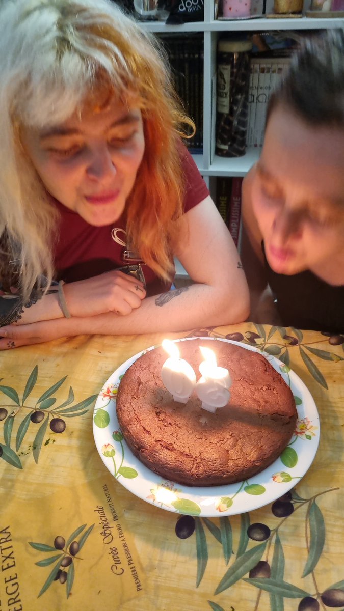 marie13om's tweet photo. Un très bon anniversaire 🎂 🎂 a mes grandes choupinette mais Bébé 🎂🥂🎂🥂❤️❤️😍😍😍Mes amours 💘 💘 🥰🥰Bonne soirée et bonne nuit bisous ma TL 😘😘😘😘 https://t.co/EvI5Bhmjhg