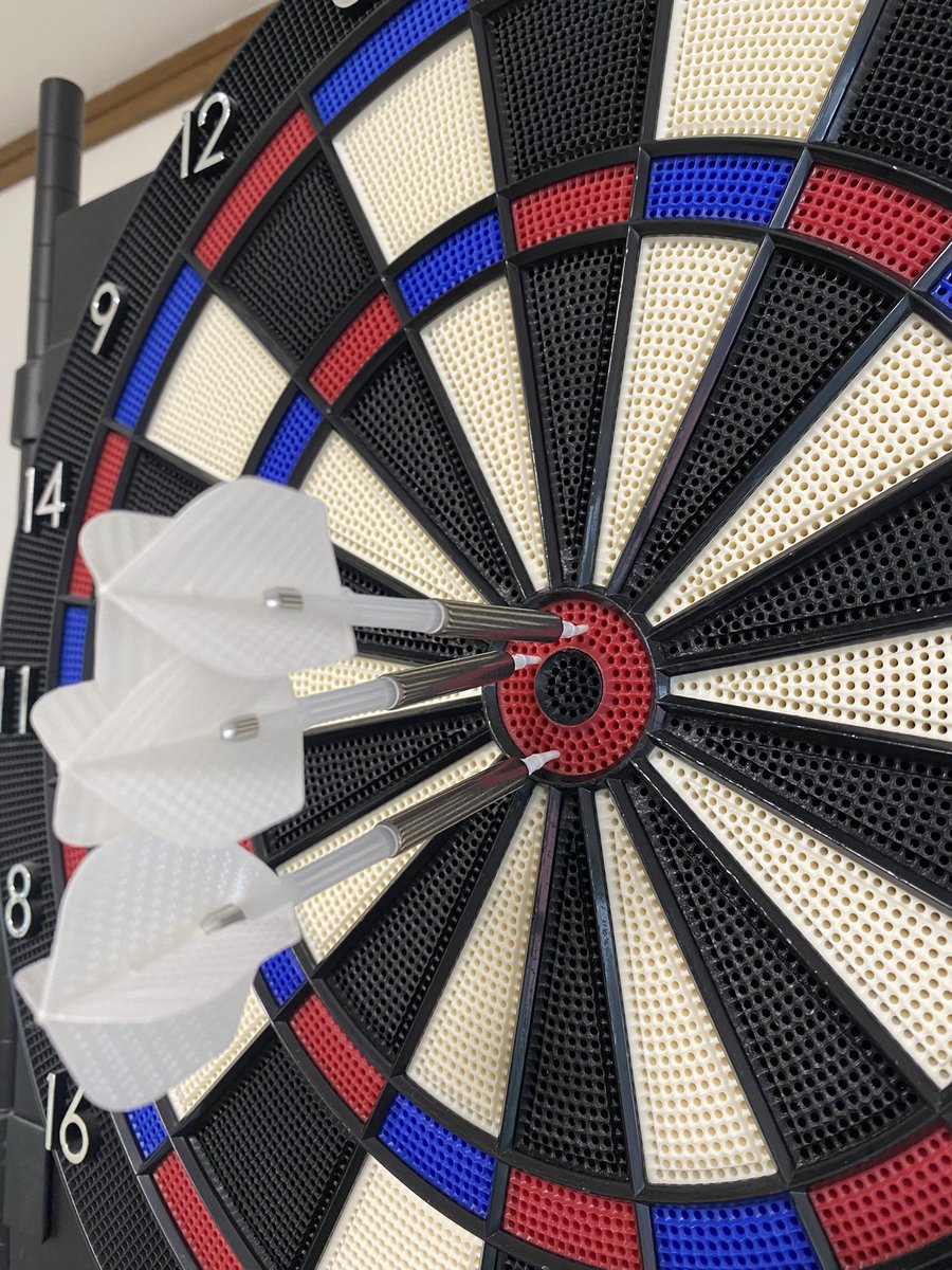 SHODARTS0403's tweet photo. おハット！

前に投げる✍️
腕の振りに身体が負けないように✍️✍️

ダーツ投げたい欲が強すぎて、友人に相談したところ仕事の兼ね合いも丁度良かったとの事で休みを調整してくれたのでには感謝しかない🤧

昼過ぎから、ずっと投げれそうだから恩はダーツで返したい💪

#おハット
#ZEROBOARD
#55日目 https://t.co/JGT2kGyh18
