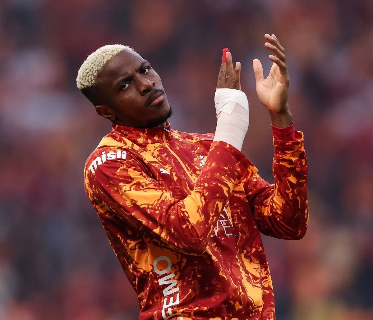 LancerGNF's tweet photo. 🚩 Florentino Peréz: "The player I'm going to make an offer for is not Michael Olise or Haaland.”
My thoughts 

The Bidder                          The Player https://t.co/aBvfj2iyDr