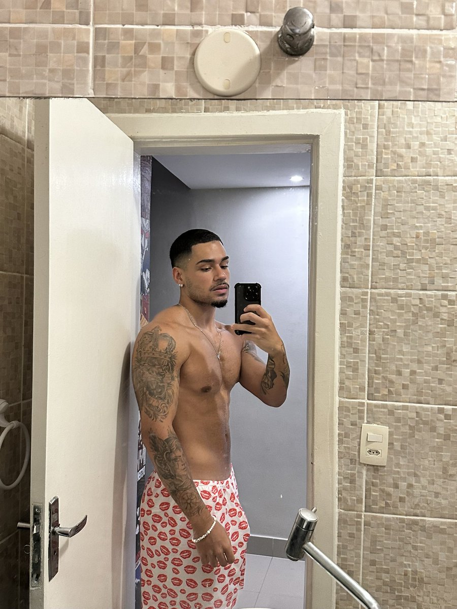_jayydad's tweet photo. Deixa a marca do seu beijo também?🥹🙏🏾 https://t.co/iZK2cWosPY