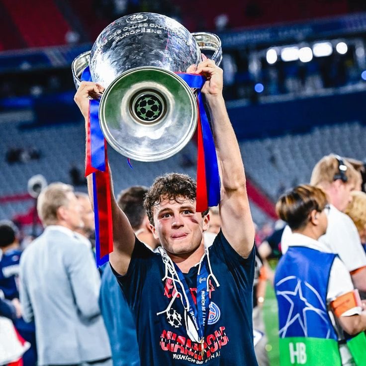 centregoals's tweet photo. 🚨🚨| JUST IN: Florentino Pérez wants to spend €𝟏𝟓𝟎𝐌 on signing João Neves. 😳🇵🇹

[@pepealvarezzz] https://t.co/eWQiicM0XO