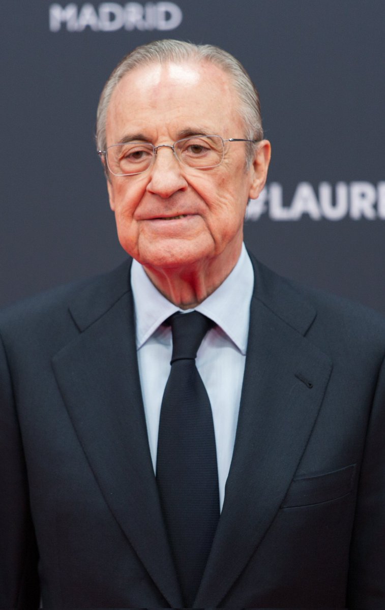 LancerGNF's tweet photo. 🚩 Florentino Peréz: "The player I'm going to make an offer for is not Michael Olise or Haaland.”
My thoughts 

The Bidder                          The Player https://t.co/aBvfj2iyDr