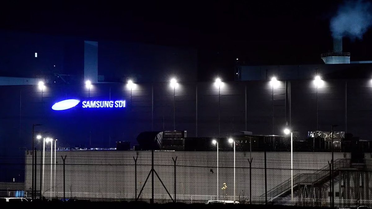 technotodaytr's tweet photo. Samsung'un batarya şirketi Samsung SDI, Volkswagen'in gelecekteki elektrikli araçları için batarya üretmek üzere önemli bir anlaşma yaptı. Bu bataryalar Macaristan'daki fabrikada üretilecek ve sadece Volkswagen değil, Seat ve Skoda gibi markaların araçlarında da kullanılacak. https://t.co/GuzrTYAJq6