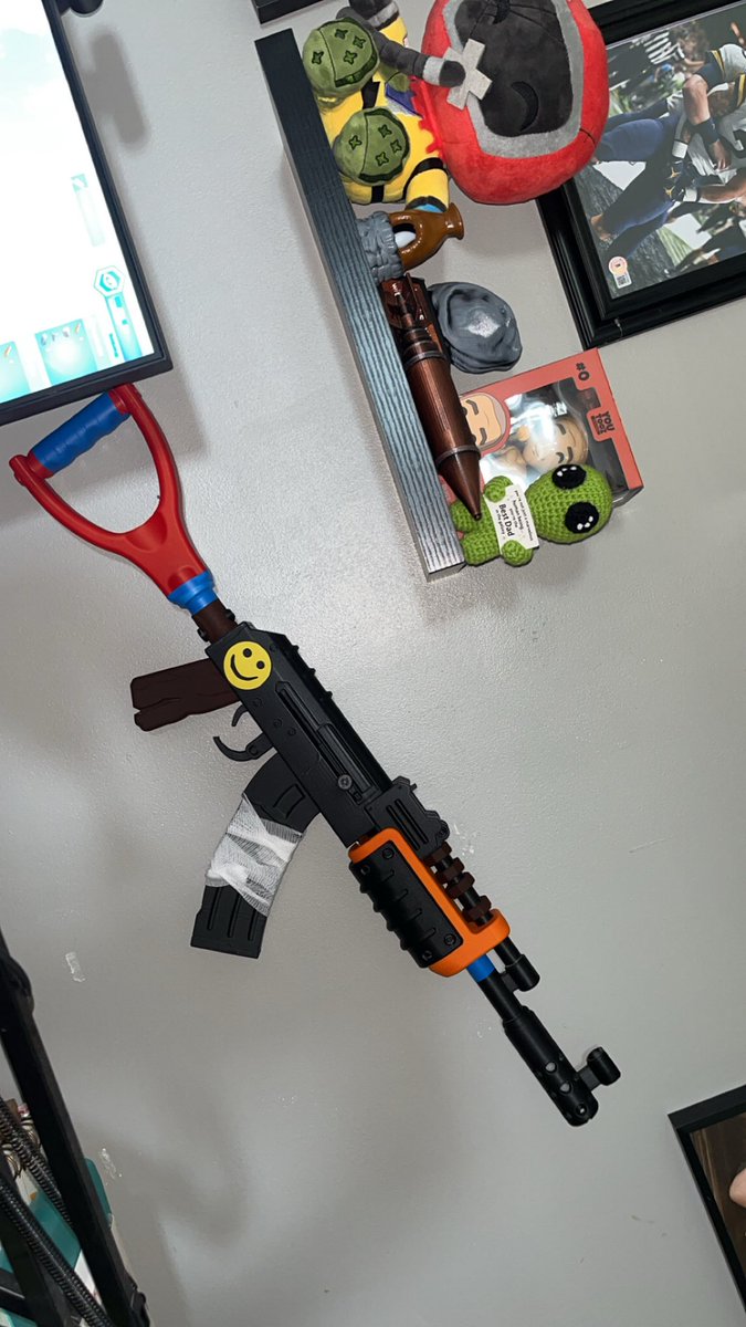 C3onRust's tweet photo. New addition to the @playrust collection came in today thanks to @lootroom !! Was very impressed with the quality and looks great on the wall! https://t.co/hls2zTTbMj