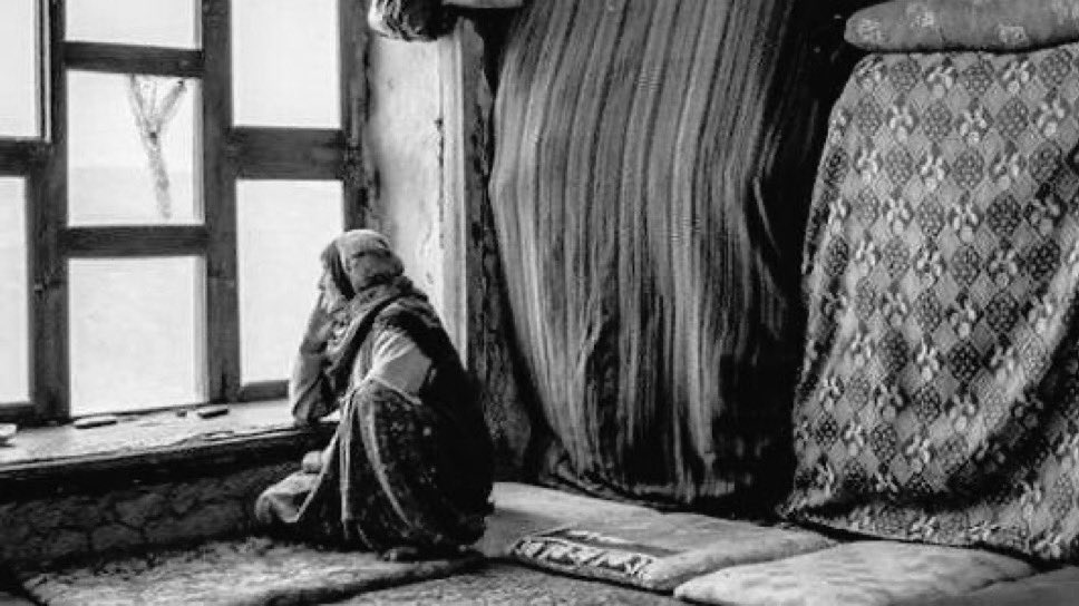 Ukab101's tweet photo. bazı hatıralar vardır ,umutları yesertecek kadar ,yine bazı hatıralar vardır o umutları solduracak kadar durgun ve yorgun ruşendil https://t.co/l8kGpSeXOI