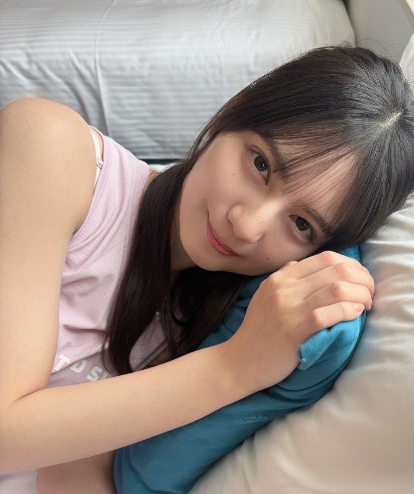 rikatamuponpoko's tweet photo. ブラ紐！？ https://t.co/CQ6qG7E0g6
