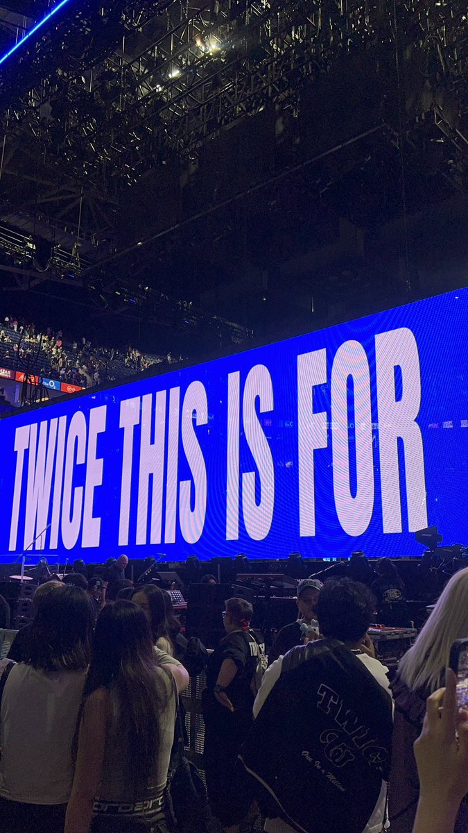 twicelightsbrit's tweet photo. and just like that it’s over 😭😭😭😭😭 https://t.co/PLYCFE7rna
