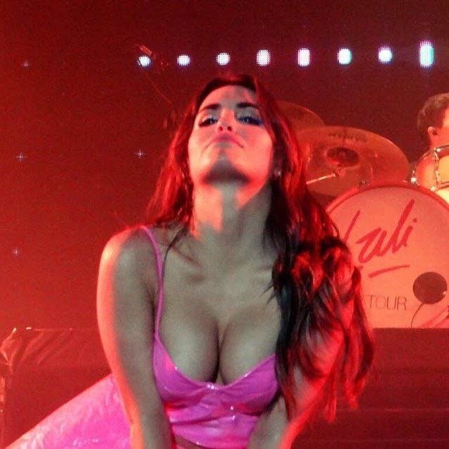 Valen395244's tweet photo. Cómo me para la Pija Lali, Q trola de mierda lo único q sabe es pelar ese culito hermoso 🤤🤤 https://t.co/gTROD9PFTT