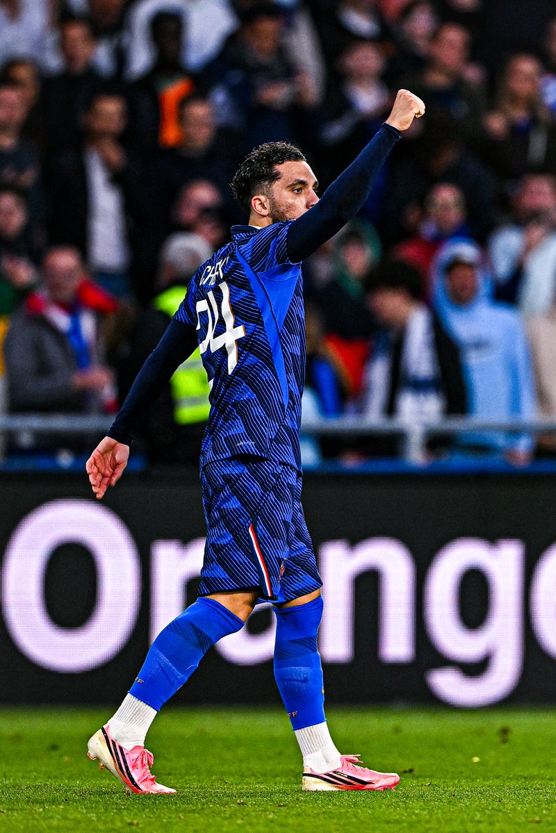 ActuFoot_'s tweet photo. 🚨🚨 Rayan Cherki 🇫🇷 sur la Coupe du monde 2026 : « ON IRA POUR ÉCRASER TOUT LE MONDE ! 

Titulaire ? Il faut demander au coach ça ! 😁

Moi je peux juste vous dire : ON IRA PAS À LA COUPE DU MONDE EN TANT QUE FAVORI dans nos têtes ! !

On va jouer cette Coupe du monde comme si c’était la dernière. 

On a une COHÉSION DE GROUPE INCROYABLE. »

🎙️ @TF1