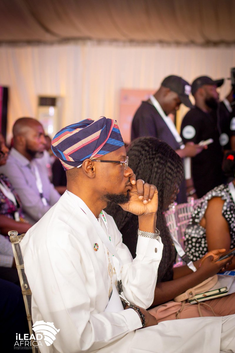 codedbdchange's tweet photo. Earlier today, I led my team at @ilead4africa to the Nigeria Jubilee Fellowship 2.0 Job Fair held in Abuja. The Fellowship, an initiative of @UNDPNigeria &amp; the @NigeriaGov, supported by the @EUinNigeria, aims to tackle youth unemployment. 1/2

#DigitalActivist #NJFP #NJFPJobFair https://t.co/MPp7FF4vYo