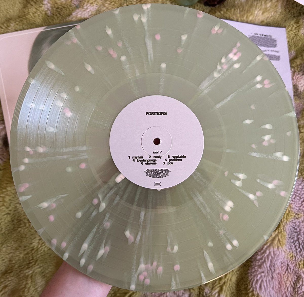 pussluvrpheebs's tweet photo. the tour exclusive positions vinyl is so gorgeous oh my god🥹 https://t.co/mZcnpWveni