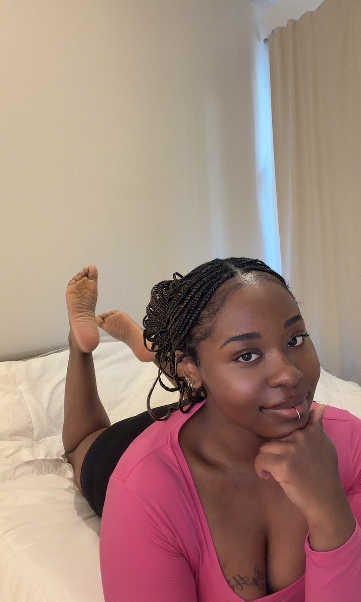 pprincessred's tweet photo. get me everything I want 👸🏾 https://t.co/jyJfvdvfUV