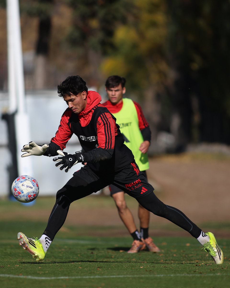 ColoColo's tweet photo. ¡VAMOS LA BANDA! 🤟🏻⚪️⚫️ https://t.co/M4yRYibvMR