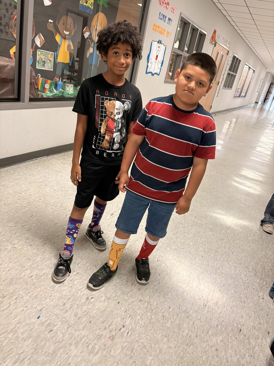 chezzadi's tweet photo. A full month of dress days?!!! Who wouldn’t be excited about attending #CampCarter🤞🏾 #AldineUnited #crazysocks https://t.co/LsPGZbCMGb