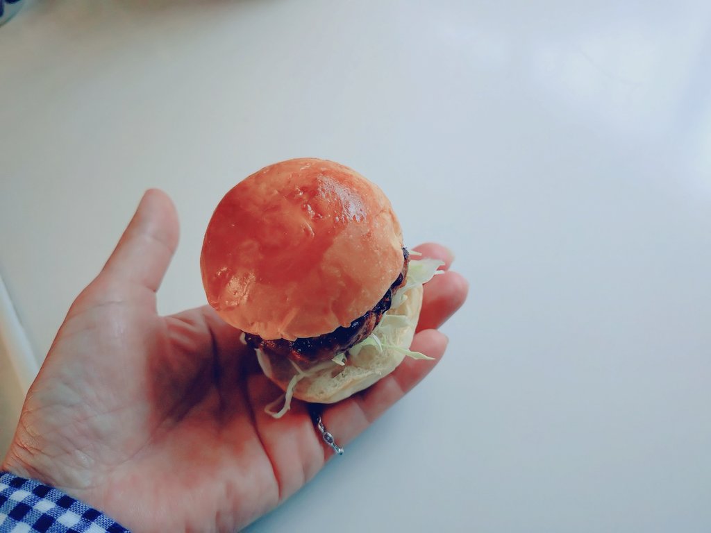 lu_nya's tweet photo. 晩御飯ハンバーグの日は小さいのも何個か作っておいて、翌日ミニハンバーガーにするのが楽しみ🥰 https://t.co/viwj5d7VYV