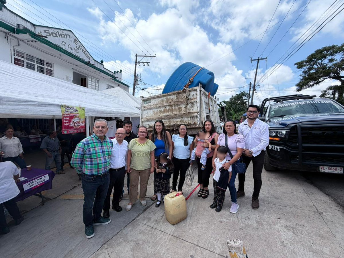 VocesVera's tweet photo. 🏥
La alcaldesa Daniela Griego Ceballos, acompañada de Marco Aurelio Martínez Sánchez y Víctor Hugo Meza Cruz, confirmó la construcción de una nueva clínica en El Castillo, que beneficiará a miles de habitantes. 👏🌿

🔗 https://t.co/WN0DtsA2be https://t.co/M98EOtiZdj
